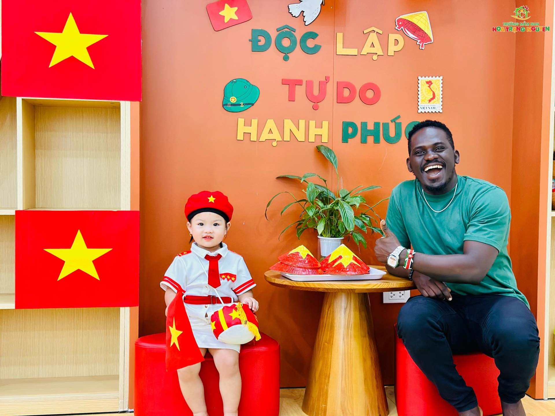 Rực rỡ sắc đỏ tự hào Việt Nam tại Hoa Trạng Nguyên